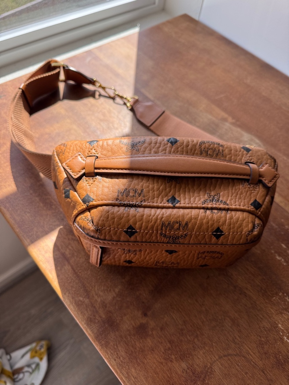 MCM Sling- Crossbody- Bum- Belt bag- All in one! - Picture 2 of 10